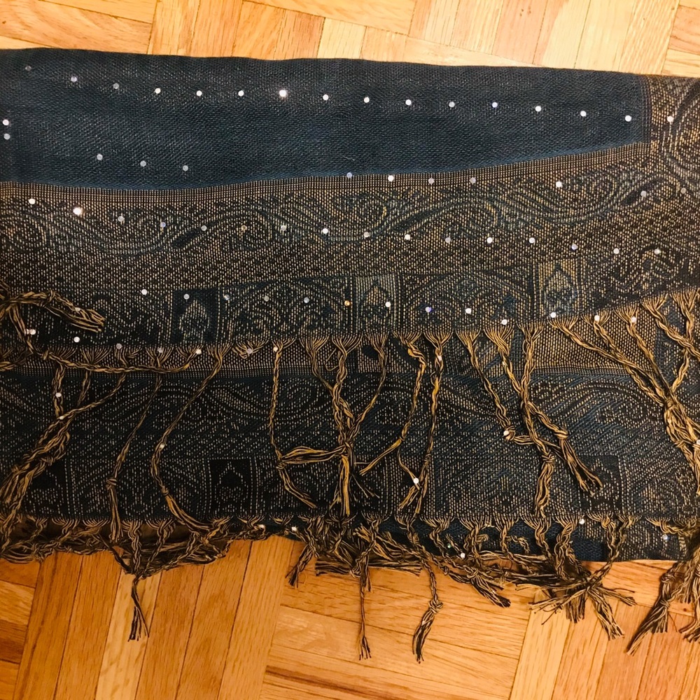 Scarf - Picture 3 of 4